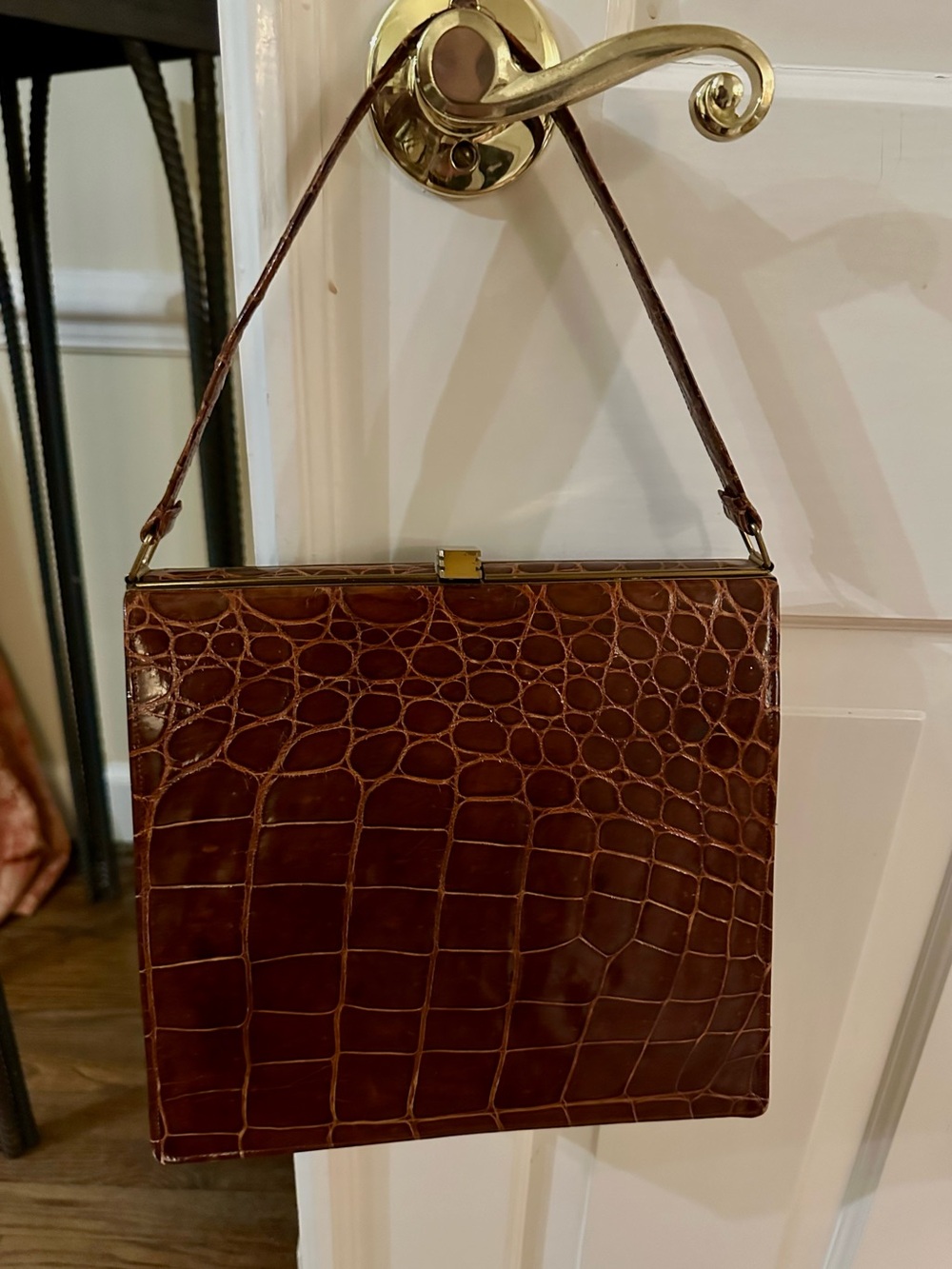 Classic Brown Croc-Embossed Ladies’ Leather Shoulder Bag - Picture 2 of 3